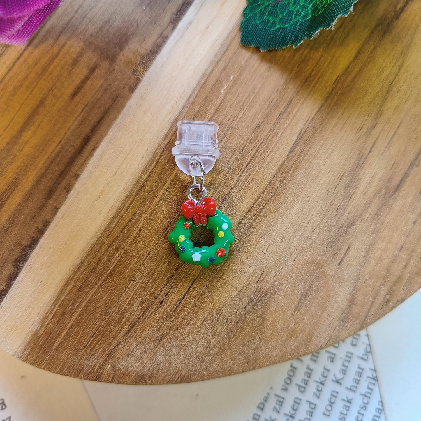 Christmas wreath dust plug