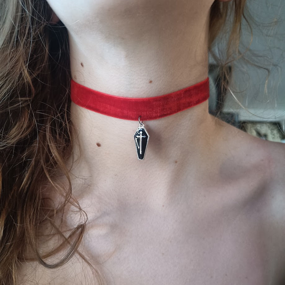 crossed choker