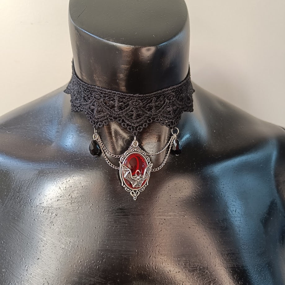 Elisabat choker