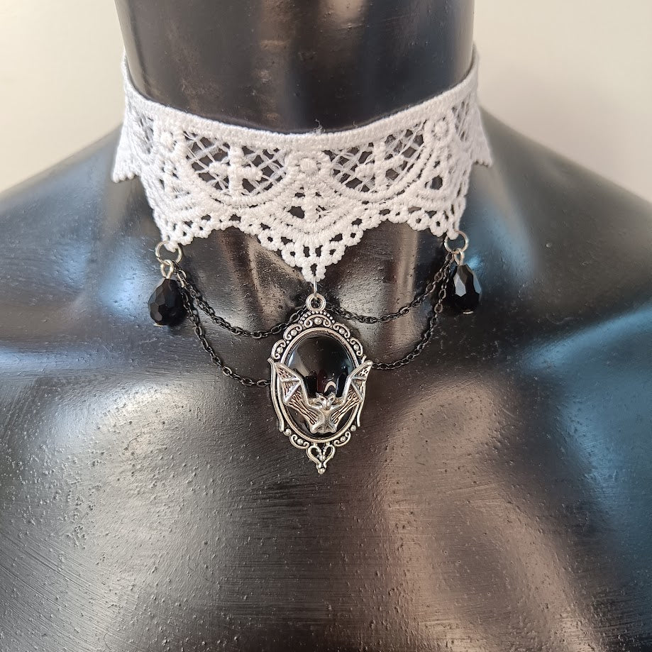 Elisabat choker