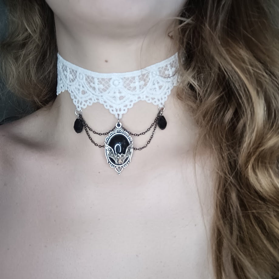 Elisabat choker