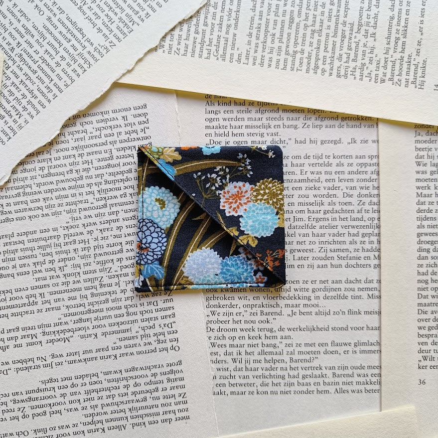 Traditional floral blue Bookmark
