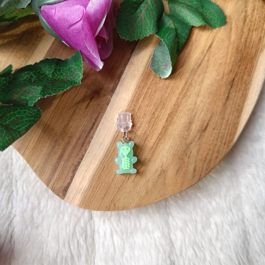 Gummy bear dust plug