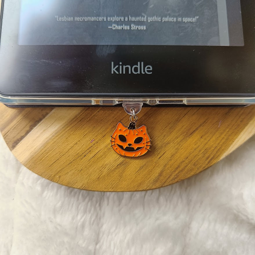 Pumpkin cat dust plug