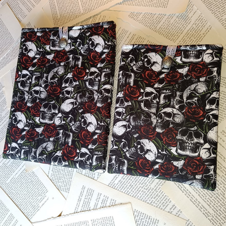 Skulls and roses Booksleeve