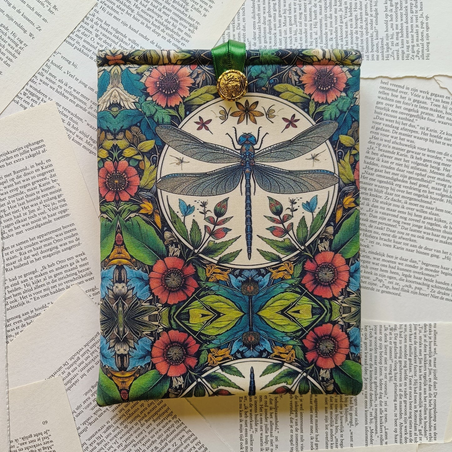 Flutter & fauna Booksleeve