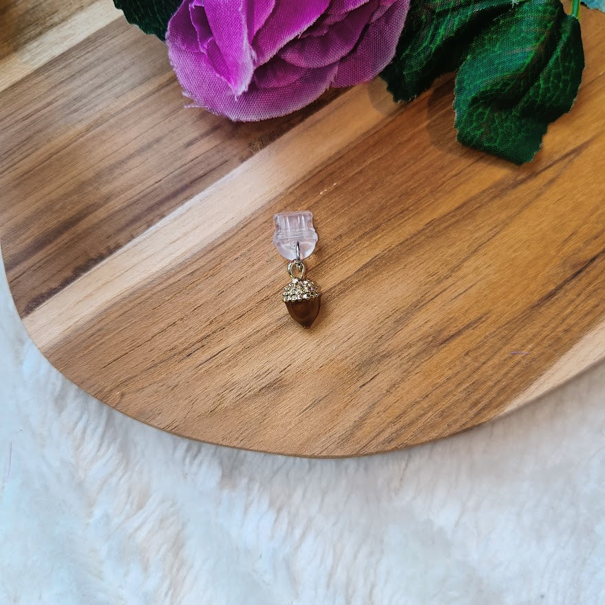 Acorn dust plug