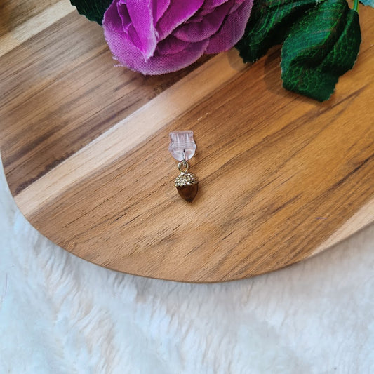 Acorn dust plug