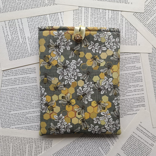 Bee frenzy Booksleeve
