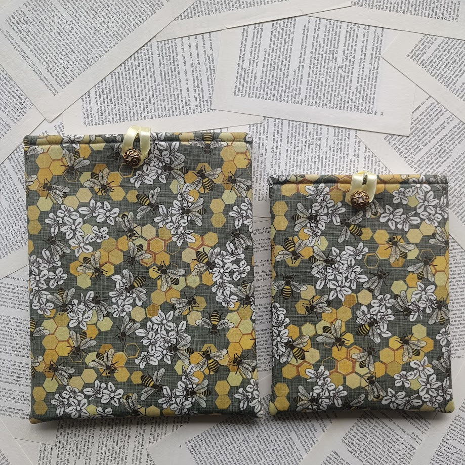 Bee frenzy Booksleeve