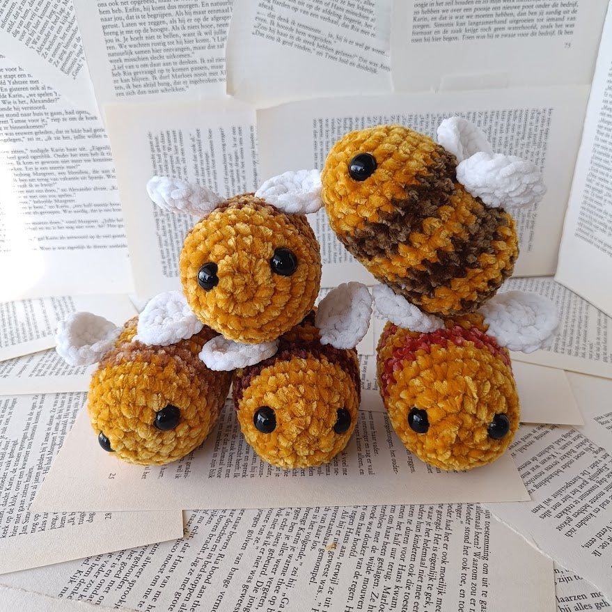 Classic Bee honey yellow (small)