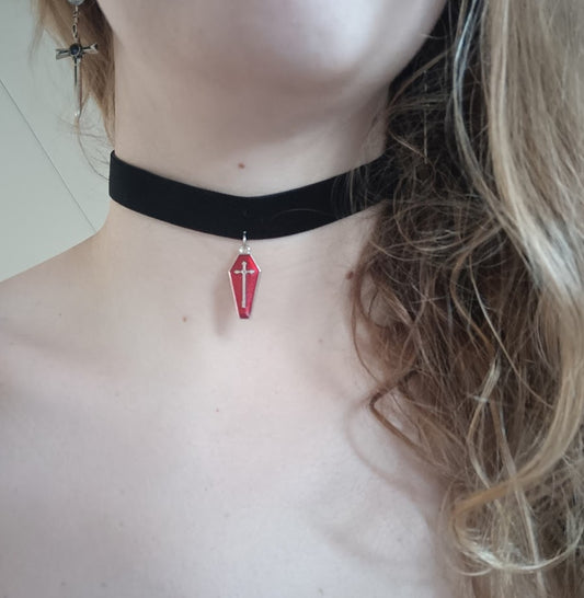 crossed choker