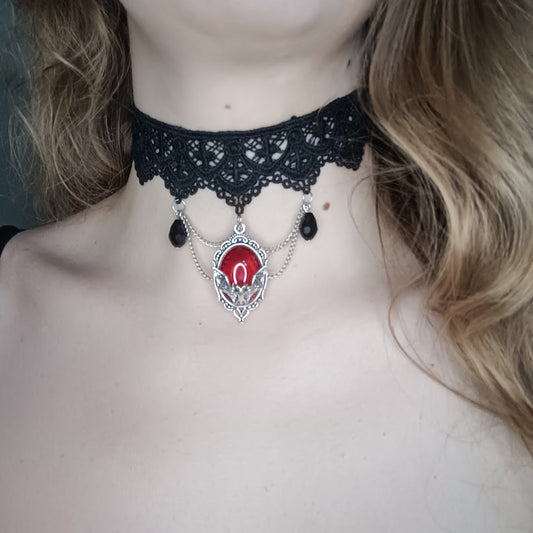 Elisabat choker