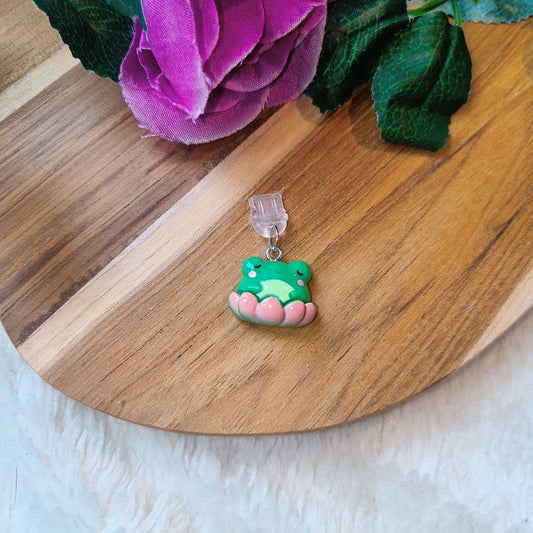 Lotus frog dust plug