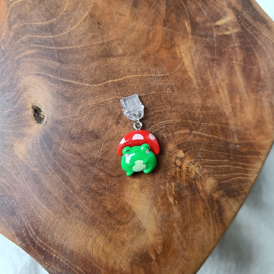 Mushroom frog dust plug