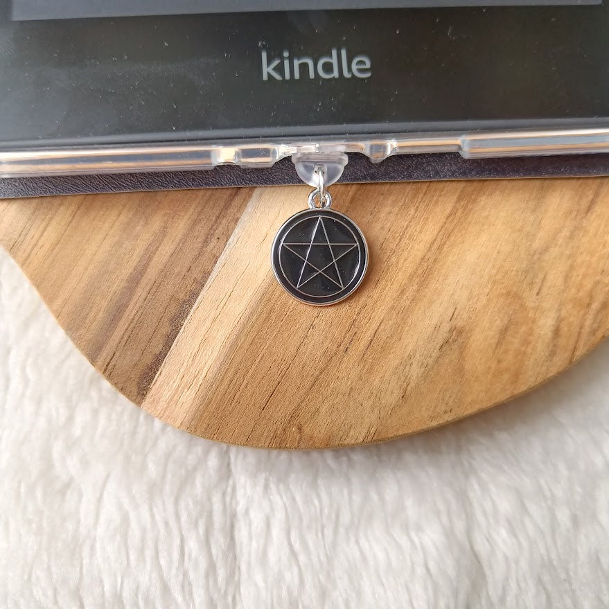Pentagram dust plug