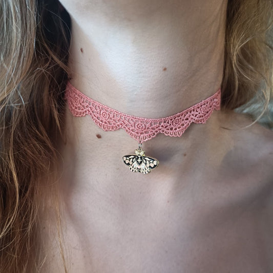 Rosey choker