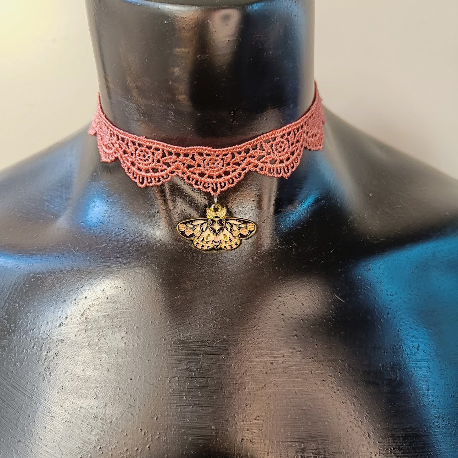 Rosey choker